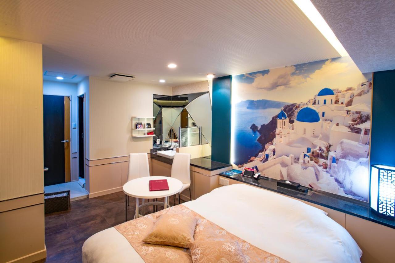 Hotel Apricot (Adults Only) Hiroshima Exterior foto
